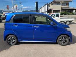 お車の車検・オイル交換・修理・鈑金塗装・ガラス修理・デントリペア・ボディコーティングなども幅広く対応しております。その際は無料で代車を貸し出し致します。車の事は何でもお任せください！