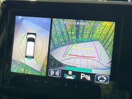 【マルチアラウンドモニター】専用のカメラにより、上から見下ろしたような視点で360度クルマの周囲を確認することができます☆死角部分も確認しやすく、狭い場所での切り返しや駐車もスムーズに行えます。