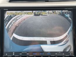 【バックカメラ】駐車時に後方がリアルタイム映像で確認できます。大型商業施設や立体駐車場での駐車時や、夜間のバック時に大活躍！運転スキルに関わらず、今や必須となった装備のひとつです！