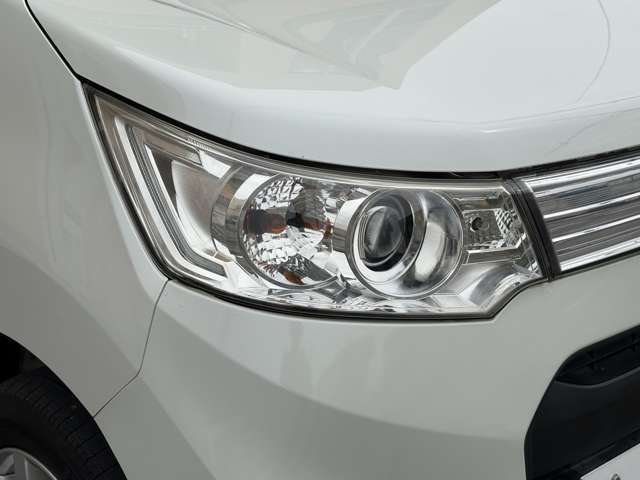 ヘッドライトに曇りやヒビ割れは無く、綺麗な状態です♪LEDバルブに変更も可能です。お気軽にご相談下さい♪