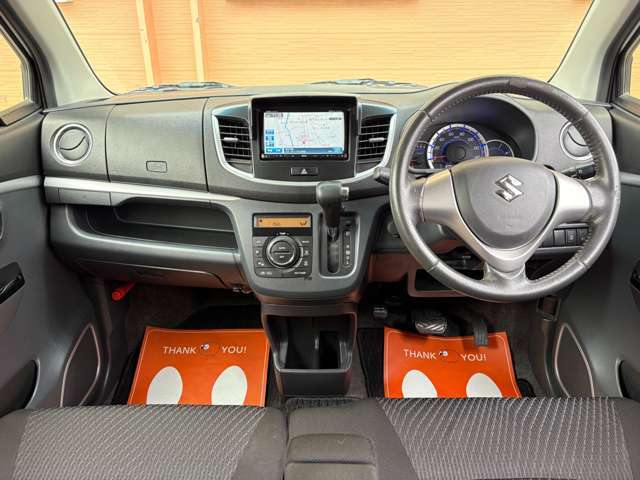 シフトは人気のインパネシフトなので扱いやすく、操作性◎♪目立つダメージはありません♪