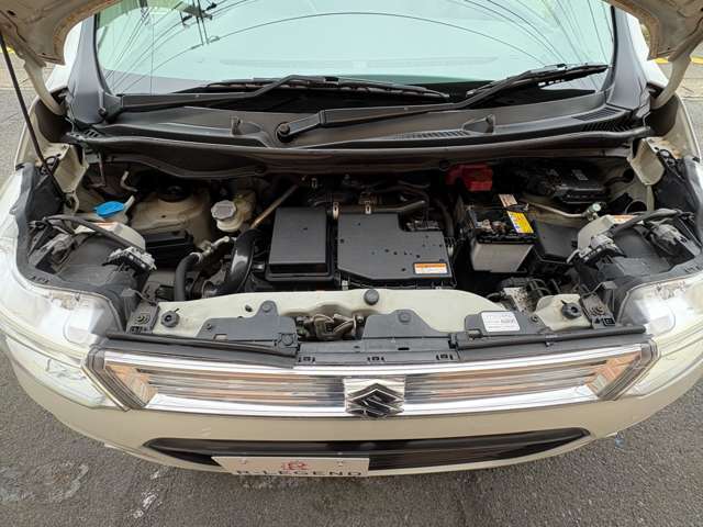 タイミングチェーン式のエンジンです♪面倒な距離に応じての交換などの手間なく、お乗り頂けます♪