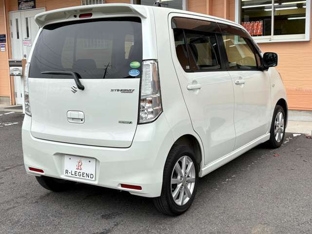 リアはプライバシーガラスなので安全性、防犯性は◎♪またUVカットの効果もあり嬉しい限りです♪