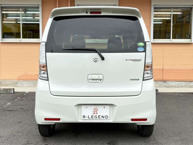 テールランプに割れや大きな傷はございません♪リアワイパーが付いているので雨の日の視認性もバッチリです♪