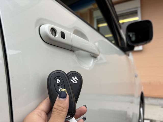 両手が荷物で塞がってても鍵を探す手間はなし♪バッグやポケットに鍵を入れておけばOK♪