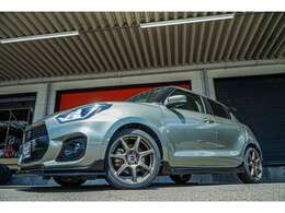 ZC33S,スイフトスポーツ、マニュアル車両をGT-Rのミレニアムジェイドで全塗装致しました。フロント、リアにはトラストエアロを装着、足回りにはZSS車高調、WORK17インチホイールを装着！カスタムパーツは新品です★