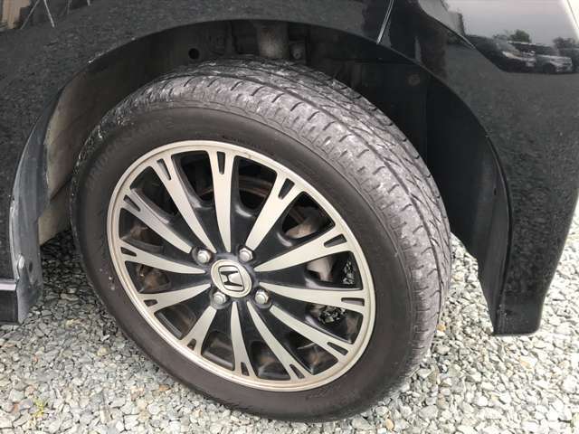 当店では展示前にお車の磨きを丁寧に行っています！少しでもキレイなお車をご提供したいと思っておりますので気になる事がございましたらお気軽にご相談下さい！出来る限りお客様のご要望にはお応え致します！