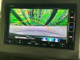 【バックカメラ】駐車時に後方がリアルタイム映像で確認できます。大型商業施設や立体駐車場での駐車時や、夜間のバック時に大活躍！運転スキルに関わらず、今や必須となった装備のひとつです！