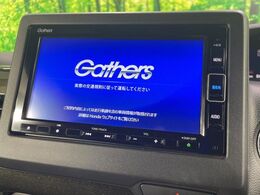 【純正ナビ】人気の純正ナビを装備しております。ナビの使いやすさはもちろん、オーディオ機能も充実！キャンプや旅行はもちろん、通勤や買い物など普段のドライブも楽しくなるはず♪