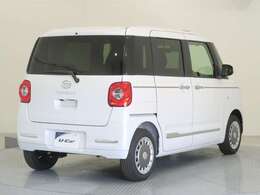 大きく開くバックドアは荷物の積み下ろしが楽です。