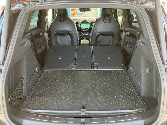 リアゲート内は広々使えます。シートアレンジ次第で遊び・通勤・送り迎え・買い物と自由が広がります！！