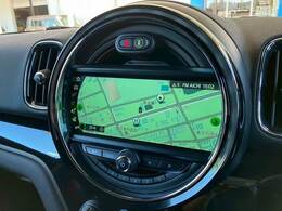 先進のBMW　タッチパッド付きi-driveとほぼ同性能のHDDナビゲーションになります。USBインターフェースやブルートゥースオーディオなど様々な先進機能をお楽しみいただけます。