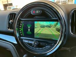 バックカメラ装備。後方確認に役立ち、楽々駐車やバックをしていただけます。