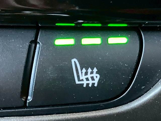 冬場に便利なシートヒーターが装備。より快適な社内空間を楽しんでいただけます！