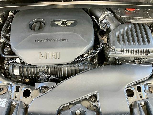 有償の修理保証「GS　WARRANTY」　をご用意。初年度登録13年未満10万km以下の輸入車まで加入でき、保証範囲も広く、輸入車238種類，無料ロードサービスも付いています。