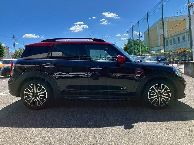 安心したお車をお選び頂けるように、当社では、鑑定車両を展示しております。第三者機関「AIS，JAAA」の2社により、お車の品質を提示しております。