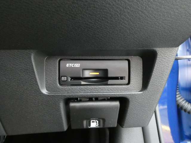 ここに ETC付いております。高速道路の料金所もスイスイ♪ ETCカードの申し込みは日産カードがおすすめ！！！「安心」「おトク」「便利」で皆さまのカーライフをサポートする特典満載のカードです。