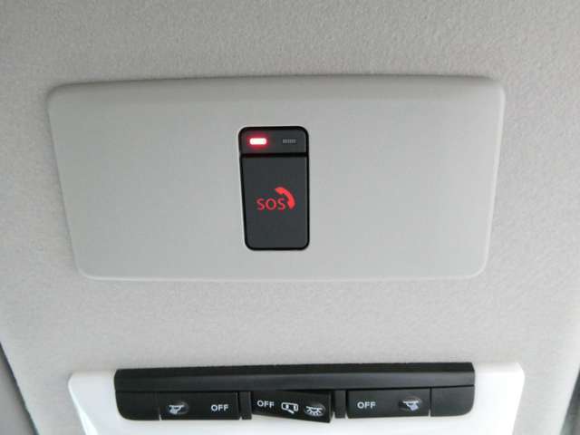 SOSコール　走行中の緊急時(病気や事故、あおり運転など)にボタンひとつでオペレーターに接続！救急や警察への連絡をサポートいたします。※使用にはお申し込みが必要です、詳しくはスタッフまで