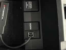 【ETC】有料道路を利用する際に料金所で停止することなく通過できる、ETC車載器（ノンストップ自動料金収受システム機器）が装備されています。セットアップを行うことで利用可能になります。