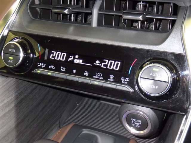 運転席・助手席・独立型オートエアコン。運転手とパートナー別々の温度設定が出来快適なドライブが楽しめます！！