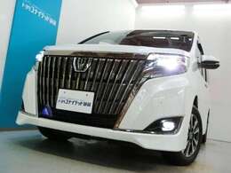 LEDヘッドライトが夜道を照らします。