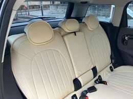 リアシートもきれいな状態です。