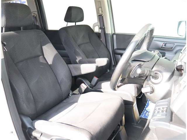 入庫時・販売時・納車前に、弊社基準の68項目に及ぶ点検整備を実施しております。
