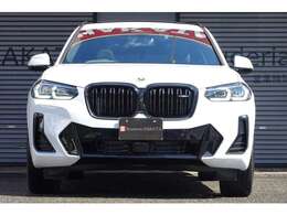 BMW・LEDヘッドライト（オートライト・オートハイビーム）・LEDポジショニングライト・オプションボディーカラー・ミネラルホワイト。