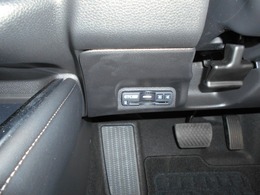 ETC装備車です、これさえあれば高速道路も楽々通行できます。お出掛けするのが好きな方には欠かせない装備です！