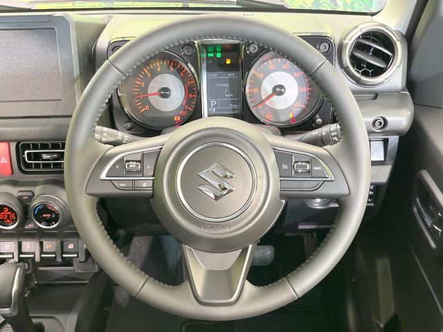 【ステアリングスイッチ】運転中、前方から目線をそらすことなく、オーディオ等の操作が可能な便利機能！安心＆快適なドライブを演出してくれます♪