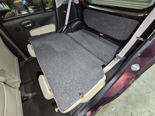 リアシートを倒すと荷物もたくさん載せられます！！