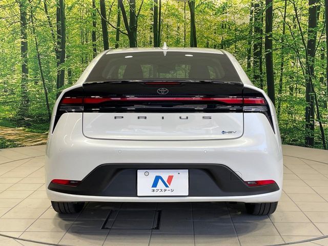 安心の最長10年・走行無制限保証（有償）をご用意。保証内容も充実はもちろん、無料点検＆オイル交換や、年中無休の全国・24時間ロードサービスも付帯されておりますのでご安心下さい。