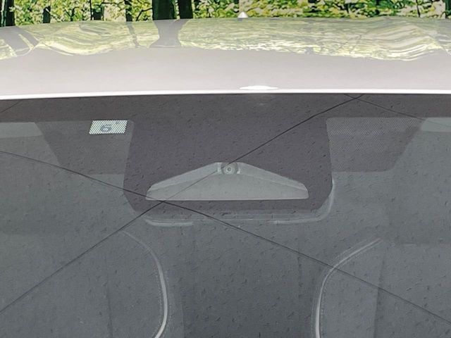 【トヨタセーフティセンス】走行中に前方の車両等を認識し、衝突しそうな時は警報とブレーキで衝突回避と被害軽減をアシスト。より安全にドライブをお楽しみいただけます。