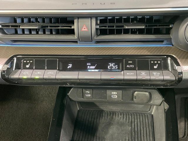 【シートヒーター】寒い日に重宝するシートヒーター！エアコンより早く温まってくれるので寒がりの人も安心ですね♪エアコンの温風は乾燥するから苦手、という方にもをおすすめです。