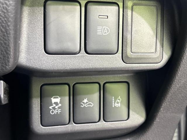 WECARSの展示場では実際に見て、触ってお車をお選びいただけます！知識の豊富な営業スタッフが様々なカーライフをご提案いたします！