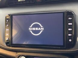 【純正9型ナビ】人気の大型99インチナビを装備。存在感のある大画面はインパクト大！ナビ利用時のマップ表示は見やすく、テレビやDVDは臨場感がアップ！いつものドライブがグッと楽しくなります♪