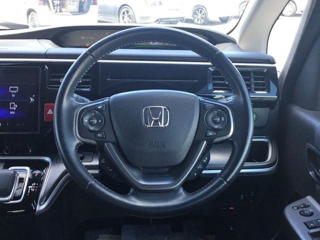 【Honda　SENSING】いつもの道で、高速道路などで、安心・快適な運転を支援します。先進の安全運転機能システム搭載。