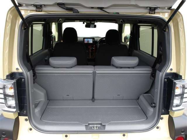 広々としたラゲージスペースを備えています。大きなものや長さのある荷物もしっかりと積み込めます。