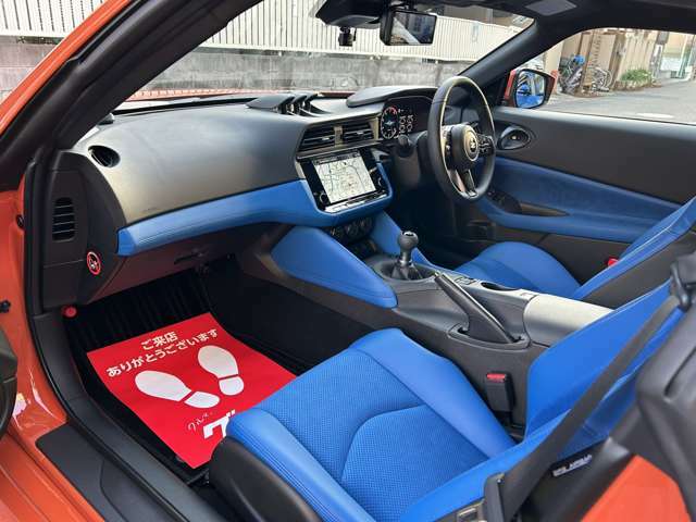 6MT車・MY24モデル新色432オレンジ＆新内装色ブルー・カスタマイズドエディションサイドストライプ・COMTECデジタルインナーミラー型GPS搭載前後ドライブレコーダー・リア3面スモークフィルム