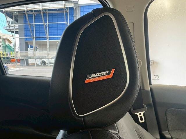 【BOSEスピーカー】オプションの高音質スピーカーを搭載しております。