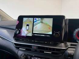 【アラウンドビューモニター】を装備しております。全周囲カメラで危険察知。狭い駐車場でも安心して駐車できますね。