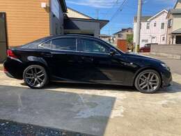 全国各地に納車させて頂いておりますが、分かりにくい程度の小キズはありますので一度、問い合わせや現車確認お願い致します。陸送から名義変更など納車まですべて対応させて頂いております。