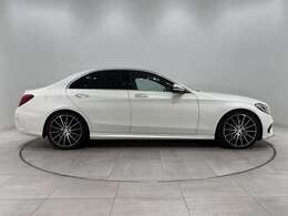 ナンバー付きの車両は公道試乗可能です（登録済未使用車など一部除く）。また、取り回しの確認など、広い場内でご試乗も可能です。お気軽に申し付けください。