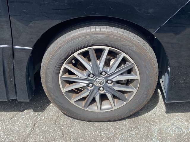 展示車両に関しましても、全ての取り扱いの車に対して厳しくチェックしております。