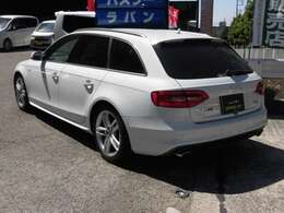 こちらのA4アバントはオークション評価5点中4点評価がついている状態の良い車両になります＾＾定休日無しで営業しておりますので、お気軽にお立ち寄り下さい＾＾