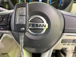 【キーレス】少し離れた場所からでもボタン一つでドアの開錠・施錠ができるのでとっても便利！ドアの鍵穴周りに傷をつけることもありません♪