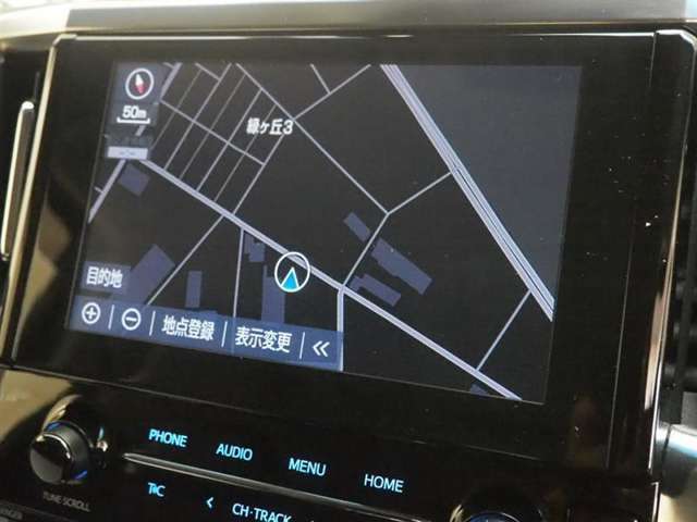 純正ナビを装備。タッチパネル式で使いやすく、お出かけもラクラクです。