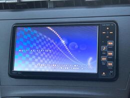 【純正ナビ】人気の純正ナビを装備しております。ナビの使いやすさはもちろん、オーディオ機能も充実！キャンプや旅行はもちろん、通勤や買い物など普段のドライブも楽しくなるはず♪