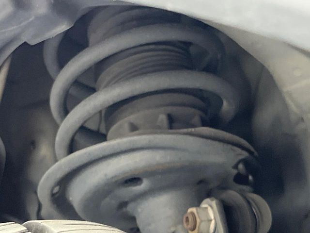 お車を安心してお乗りいただく為には、足回りの定期点検が欠かせません。サービスサポート（有償保証）では無料点検もご提供しており、安心のカーライフをお過ごしいただけるサポート体制が整っています。