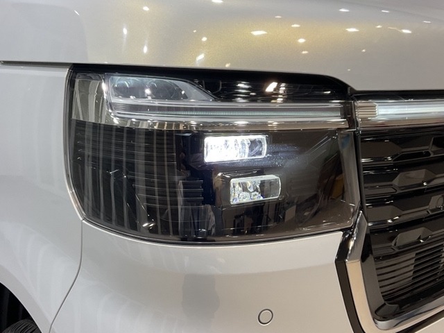 LEDヘッドライトで夜道も安心！